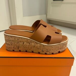 Hermes Eze 30 Sandal, 41, Gold